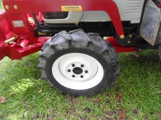 รถไถยันร์ม่า รุ่นEF352Tex 4WD 2เพลา อุปกรณ์ 4 อย่างมีดันหน้าใหม่  ผานใหม่LCS 5x22 ตัดหญ้าใหม่1.20ม.ของฮุย และโรตารี่สภาพใหม่ รถสภาพดี สนใจสอบถามได้ครับ