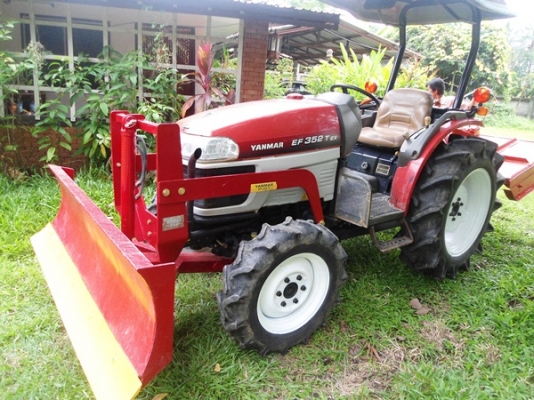 รถไถยันร์ม่า รุ่นEF352Tex 4WD 2เพลา อุปกรณ์ 4 อย่างมีดันหน้าใหม่  ผานใหม่LCS 5x22 ตัดหญ้าใหม่1.20ม.ของฮุย และโรตารี่สภาพใหม่ รถสภาพดี สนใจสอบถามได้ครับ