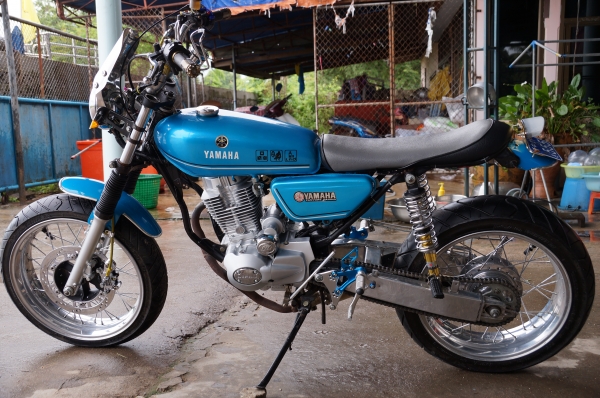 ขาย YAMAHA RX 100 ทะเบียน  แต่งเทพ ๆ เครื่อง LIFAN 250 สตาทร์มือ มีอินวอย สภาพตามรูป ขับแน่น ระบบไฟติดครบ ครับ