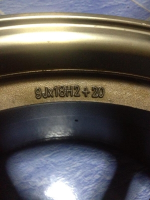 ขายล้อTE37 ขอบ18 6รู กว้าง 9 ET20 4วงสวยๆถูกๆครับ