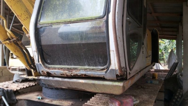 รถฮีโน่ 10 ล้อ ท้ายลาด 200 แรงม้า / รถแบคโฮ  ทูมิตรทูโม้  200A1 .  ( ขายคู่ )  สนใจติดต่อ 081 - 6079515