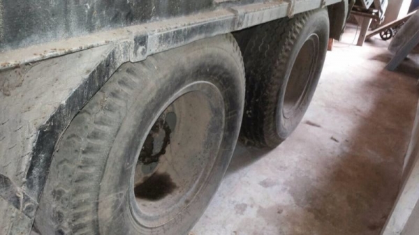 รถฮีโน่ 10 ล้อ ท้ายลาด 200 แรงม้า / รถแบคโฮ  ทูมิตรทูโม้  200A1 .  ( ขายคู่ )  สนใจติดต่อ 081 - 6079515