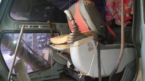 รถฮีโน่ 10 ล้อ ท้ายลาด 200 แรงม้า / รถแบคโฮ  ทูมิตรทูโม้  200A1 .  ( ขายคู่ )  สนใจติดต่อ 081 - 6079515