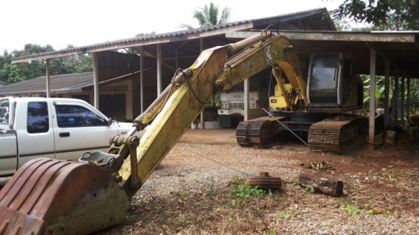 รถฮีโน่ 10 ล้อ ท้ายลาด 200 แรงม้า / รถแบคโฮ  ทูมิตรทูโม้  200A1 .  ( ขายคู่ )  สนใจติดต่อ 081 - 6079515