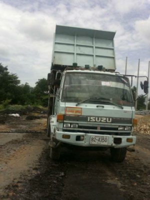 ขายรถ 10 ล้อดัมพ์ ISUZU ROCKY 195 แรงม้า 2 เพลา เฟืองท้ายจัมโบ้200 เกียร์ 10 สปีดกระบะเหล็กคอกเสมอหัว ราคา 880000
