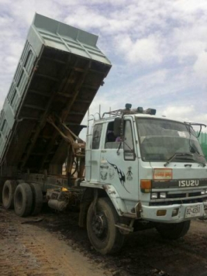 ขายรถ 10 ล้อดัมพ์ ISUZU ROCKY 195 แรงม้า 2 เพลา เฟืองท้ายจัมโบ้200 เกียร์ 10 สปีดกระบะเหล็กคอกเสมอหัว ราคา 880000