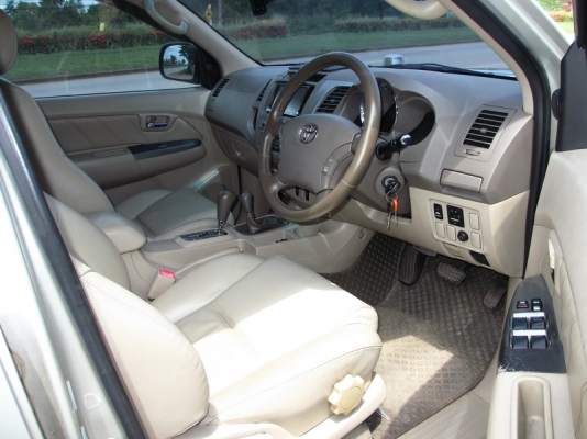 Fortuner 3.0 V ดีเซล 4WD เกียร์ออโต้ Fortuner 3.0 V ดีเซล 4WD เกียร์ออโต้