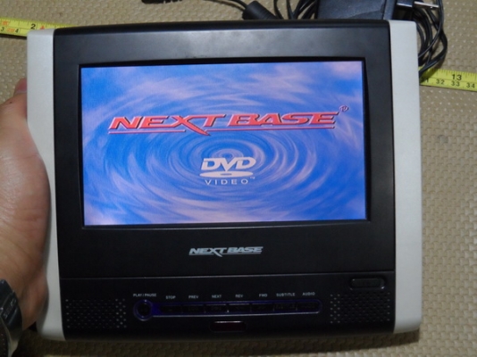 เครื่องเล่น DVD เครื่อนที่ ติดดูในรถได้ครับ