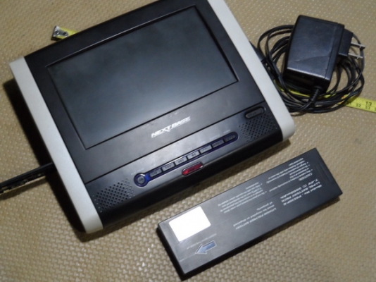 เครื่องเล่น DVD เครื่อนที่ ติดดูในรถได้ครับ