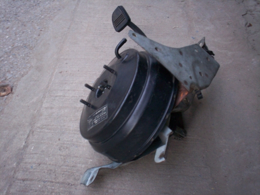 ขายหม้อลมเบรค รถตู้หัวจรวด พร้อมขาเหยียบ 1000บาท ไม่มีปั้มครับ