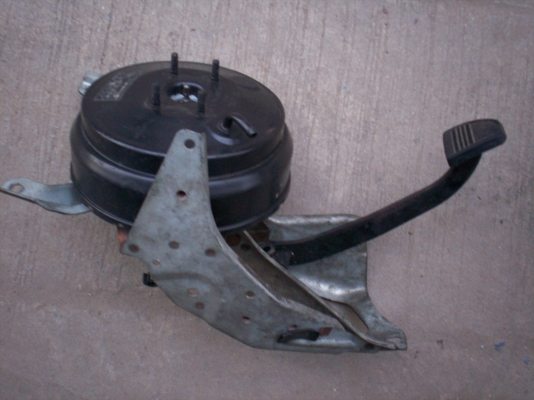 ขายหม้อลมเบรค รถตู้หัวจรวด พร้อมขาเหยียบ 1000บาท ไม่มีปั้มครับ