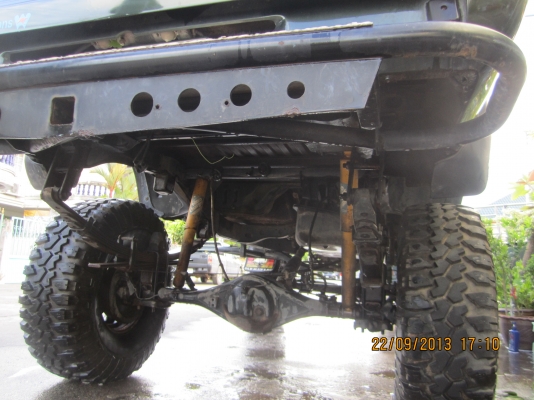 รถกระบะขับเคลื่อนสี่ล้อ สองประตู