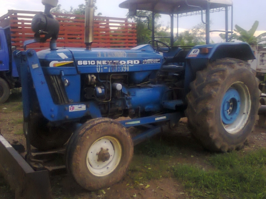 ขายรถไถฟอร์ด 6610 เสี้อลายสภาพพร้อมใช้ ขายรถไถฟอร์ด 6610 เสี้อลายสภาพพร้อมใช้