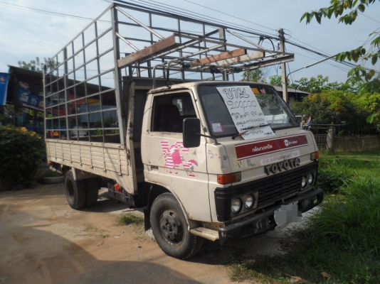 ขาย TOYOTA หกล้อ หนุ่มทางหลวง