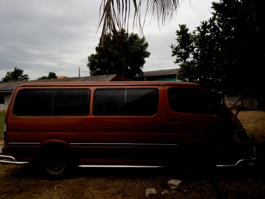 ขายรถตู้toyotaเครื่อง2.5พร้อมใช้เดิมๆรถบ้านจะชื้อคันไหม่