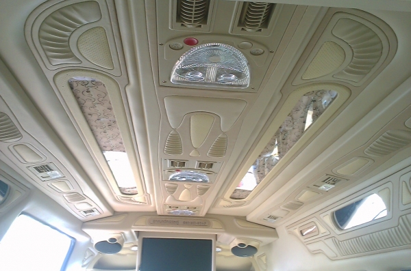 บริการให้เช่า-เหมารถตู้ VIP 3 แถว 10 ที่นั่งพร้อมคนขับ บริการให้เช่า-เหมารถตู้ VIP 3 แถว 10 ที่นั่งพร้อมคนขับ