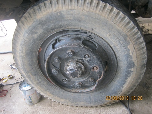ขายรถบรรทุกหกล้อฮีโน่หัวสิงห์ไฮเทคเครื่อง HO6C -T เครื่อง-200 แรงม้าติดเครนทอนาโด 4 ตัน ท้อง V 3 ปลอ