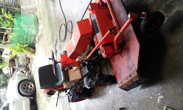 รถตัดหญ้านั่งขับมือสองจากญี่ปุ่น สภาพสวยSATO-SRM1200-D tel 0812746170