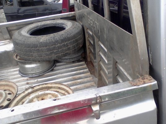 ขายกระบะเลส  สภาพสวย (ใส่รถบิ๊กเอ็มได้ทุกรุ่น)