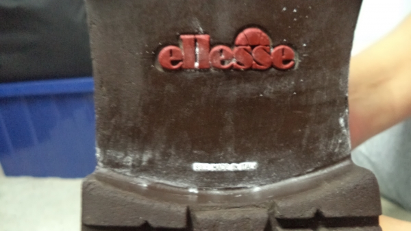 ELLESSE (อิลเลสเซ่)