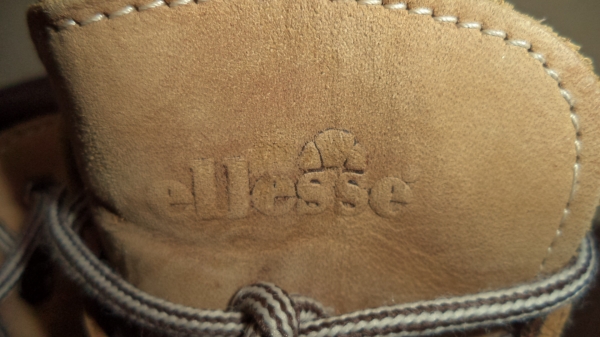 ELLESSE (อิลเลสเซ่)