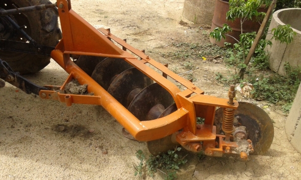 ขายรถไถ2202ข้างขาวพร้อมใช้งานสวยๆซักคันพร้อมอุปกรณ์ดีๆ