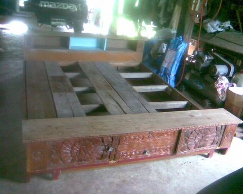 เตียงไม้สักแกะสลักลายนกยูง