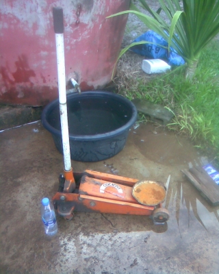 แม่แรงตะเข้ 3 ตันสภาพพร้อมใช้งานครับหนักครับตัวนี้ขนาด  3  ตันครับสภาพเดิมๆครับราคานี้คุ้มมากครับ