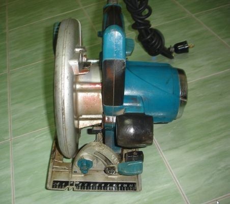 ขายเลื่อยวงเดือน 8 นิ้ว makita รุ่น 5008MG (1,800w.)