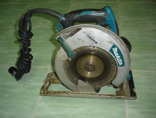 ขายเลื่อยวงเดือน 8 นิ้ว makita รุ่น 5008MG (1,800w.)