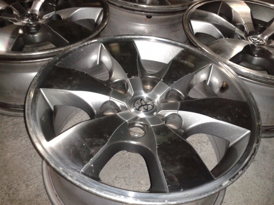 ต้องการขายล้อแม็กโตโยต้าวีโก้