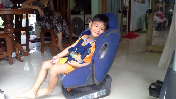 เก้าอี้ติดรถของเด็ก
