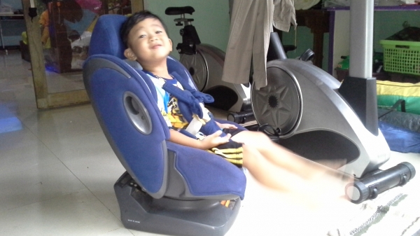 เก้าอี้ติดรถของเด็ก