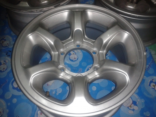 ต้องการขายล้อแม็ก มิตซูบิชิ ปาเจโร่หรือสตราด้า