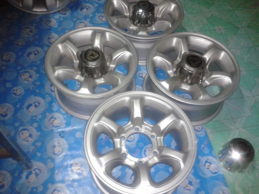 ต้องการขายล้อแม็ก มิตซูบิชิ ปาเจโร่หรือสตราด้า