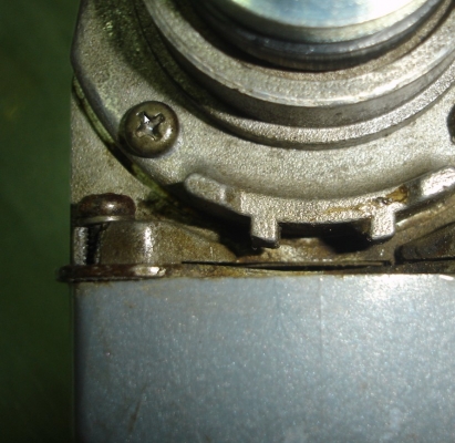 เครื่องเจียรไฟฟ้า 4 นิ้ว Makita รุ่น 9500