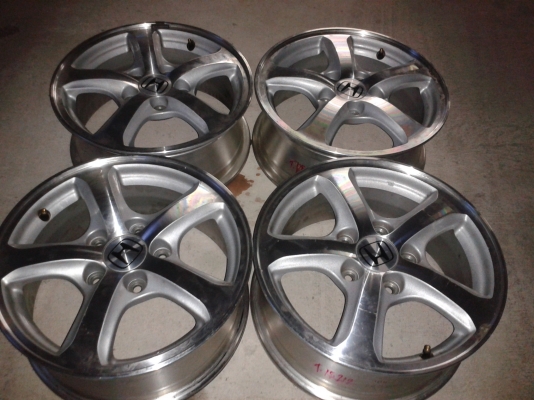 ต้องการขายล้อแม็ก HONDA  CIVIC  4  รู