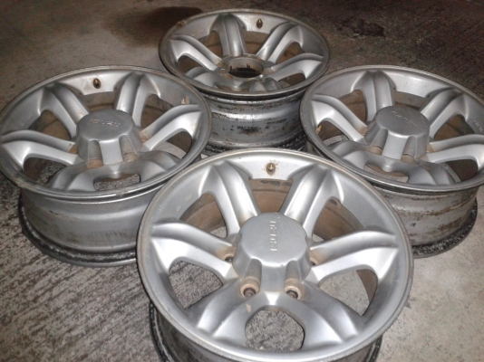 ต้องการขายล้อแม็กเล็บเหยี่ยว ของอีซูซุ ต้องการขายล้อแม็กเล็บเหยี่ยว ของอีซูซุ