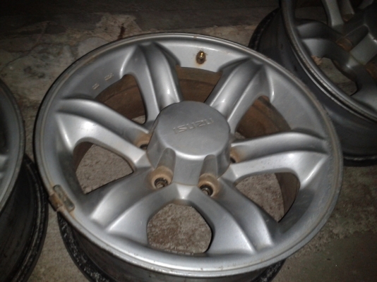 ต้องการขายล้อแม็กเล็บเหยี่ยว ของอีซูซุ