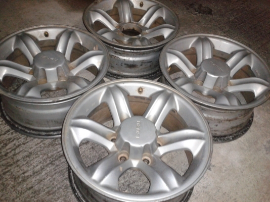 ต้องการขายล้อแม็กเล็บเหยี่ยว ของอีซูซุ ต้องการขายล้อแม็กเล็บเหยี่ยว ของอีซูซุ