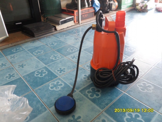 ขายเครื่องสูบน้ำแบบจุ่มรุ่นปลาทองระบบ automac มีลูกลอยของใหม่