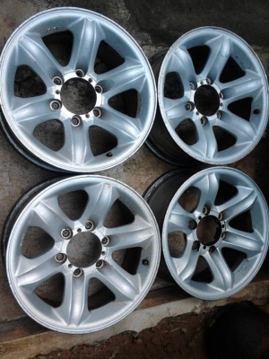 ขาย ครับ เล็บเหยี่ยว ขอบ 16'' แท้ ไม่เคยทำสี ไม่ดุ่งไม่คด สวยๆเลย