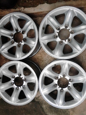 ขาย ครับ เล็บเหยี่ยว ขอบ 16'' แท้ ไม่เคยทำสี ไม่ดุ่งไม่คด สวยๆเลย