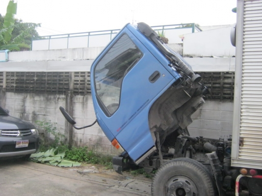 ขาย ISUZU NPR 120 แรง รถตู้แห้ง รถห้างครับ