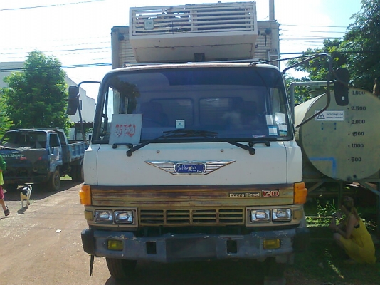 รถหกล้อ HINO GD เครื่อง EH700  160 แรงม้า รถบรรทุกตู้เย็น รถปี 34 หากไม่เอาตู้ลดให้อีก 60,000 บาท.