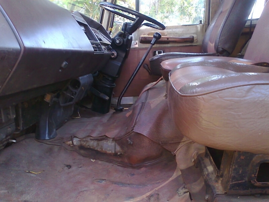 รถหกล้อ HINO GD เครื่อง EH700  160 แรงม้า รถบรรทุกตู้เย็น รถปี 34 หากไม่เอาตู้ลดให้อีก 60,000 บาท.