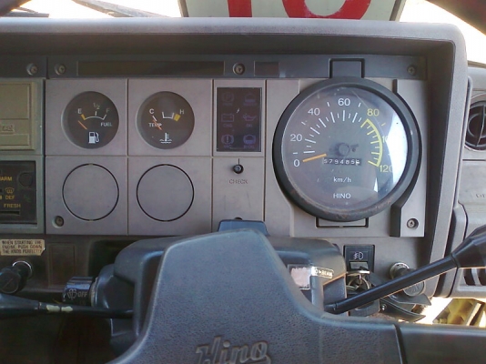 รถหกล้อ HINO GD เครื่อง EH700  160 แรงม้า รถบรรทุกตู้เย็น รถปี 34 หากไม่เอาตู้ลดให้อีก 60,000 บาท.