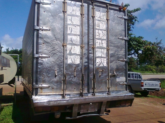 รถหกล้อ HINO GD เครื่อง EH700  160 แรงม้า รถบรรทุกตู้เย็น รถปี 34 หากไม่เอาตู้ลดให้อีก 60,000 บาท.