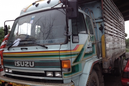 ขาย isuzu 10ล้อ1เพลา Rocky 195แรง รถร่อง ปี38 6HE1