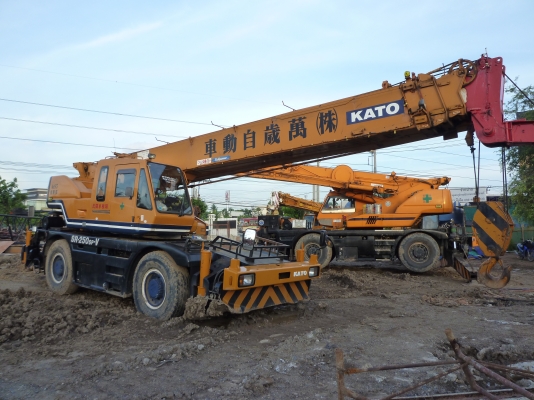 ขายรถเครนนำเข้า KATO KR25H-V3  ขาตรง